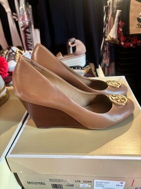 Tory Burch Tan Leather Wedge Pumps with Gold Logo Medallion